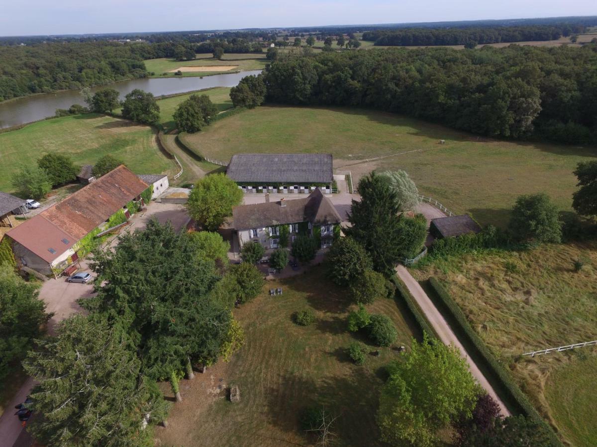 Bed and Breakfast Le Domaine Du Mijarnier Montbeugny Экстерьер фото
